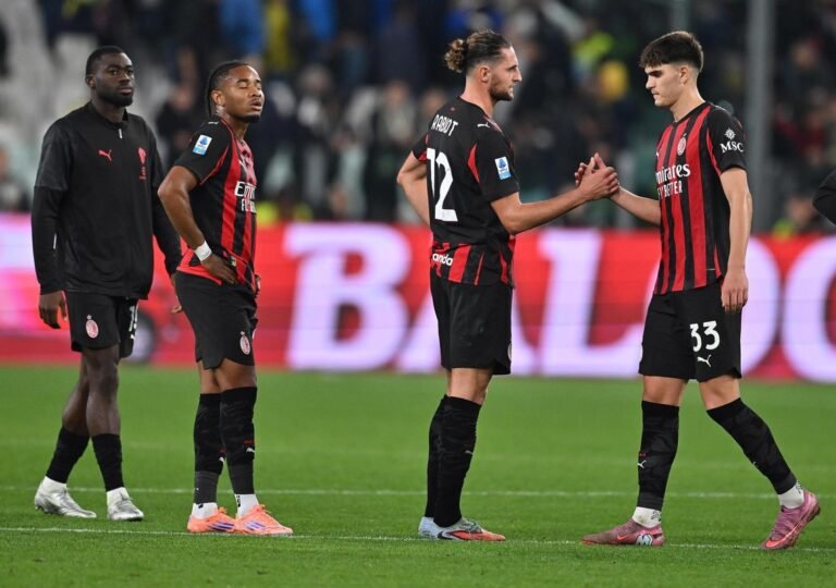 christopher-nkunku--2l---adrien-rabiot--c--y-davide-bartesaghi--r---al-finalizar-el-juventus-milan-de-serie-a-2025-26--efe-alessandro-di-marco (1)