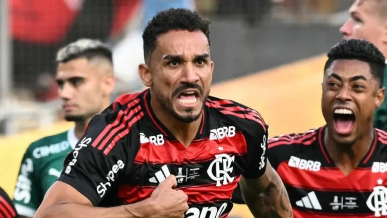 danilo-comemora-gol-marcado-pelo-flamengo-contra-o-palmeiras-na-final-da-libertadores-1764456664912_v2_900x506.jpg