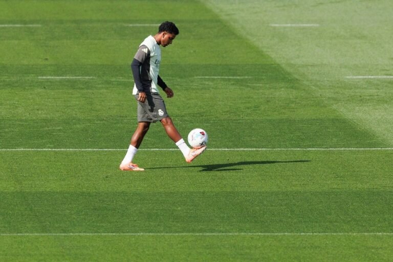 rodrygo-goes--en-el-entrenamiento-del-real-madrid-previo-al-real-madrid-villarreal-de-primera-division-2025-26--efe-sergio-perez