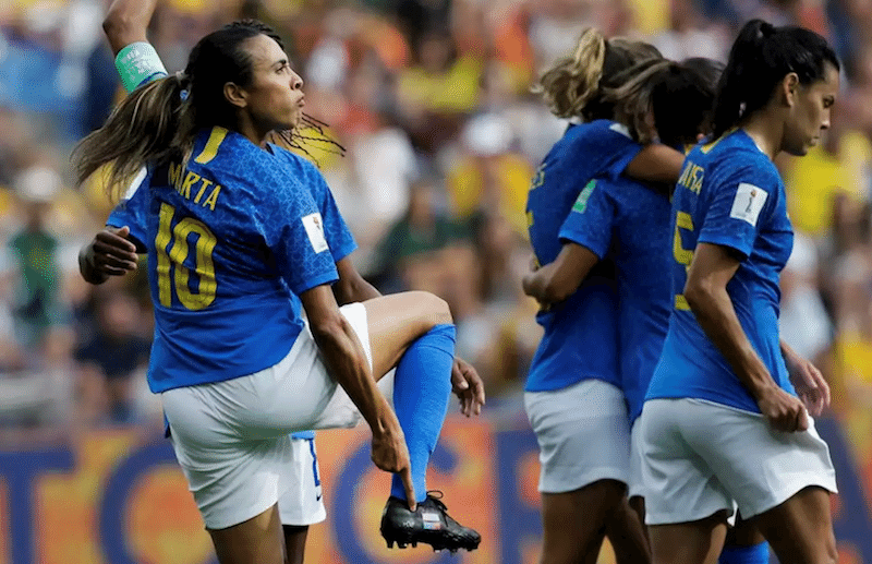 marta-chuteira-preta