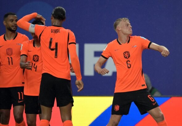 holanda-vence-a-tunisia-lidera-o-grupo-f-e-foge-do-brasil-na-2-fase-da-copa-do-mundo